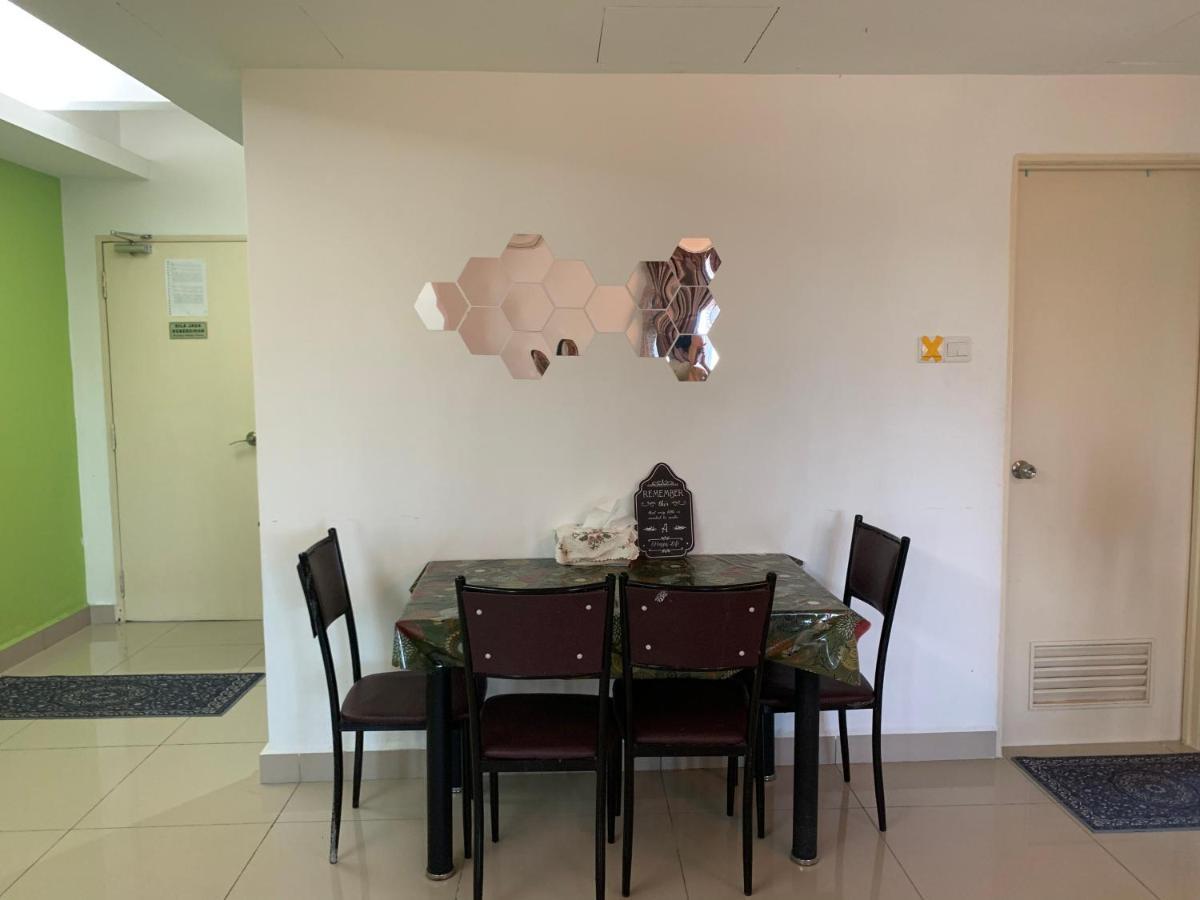 Kb Wakaf Che Yeh Apartment Кота-Бару Экстерьер фото